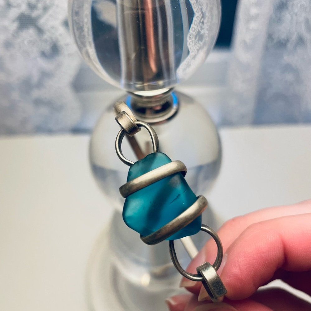 Elegant Silver and Blue Bracelet - Picture 3 of 5